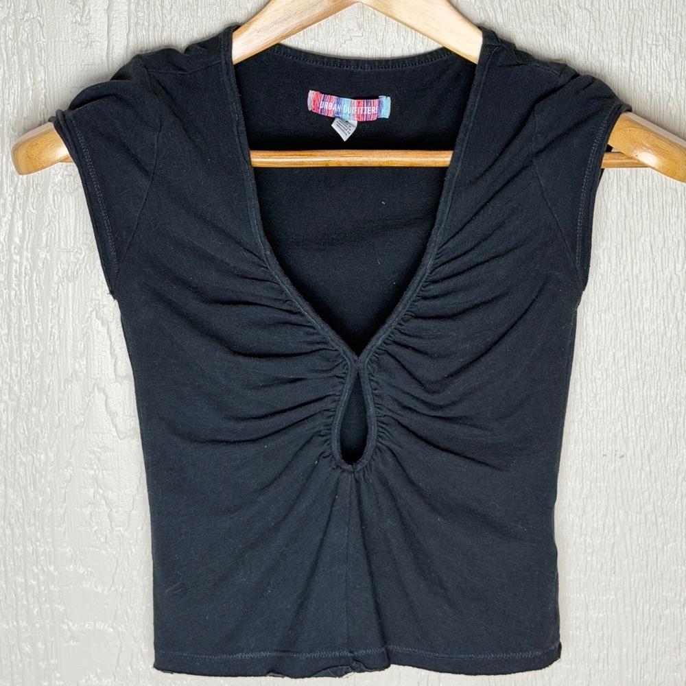 Urban Outfitters Black Ruched Keyhole V-Neck Cap Sleeve Crop Top Small